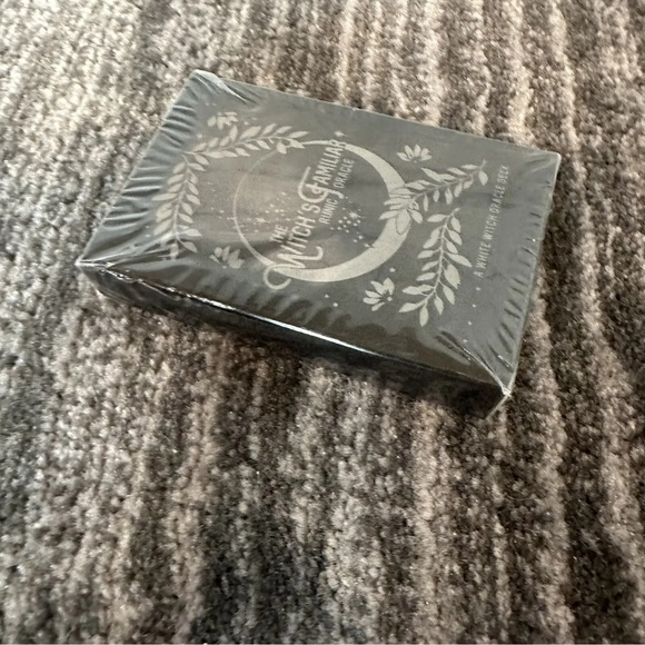The Witchs Familiar Runic Oracle Card Deck Tarot A White Witch Oracle Deck New - Picture 4 of 9